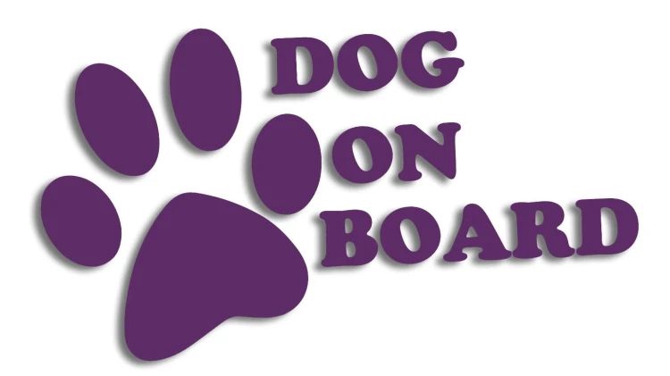 naklejka dog on board fioletowa.jpg