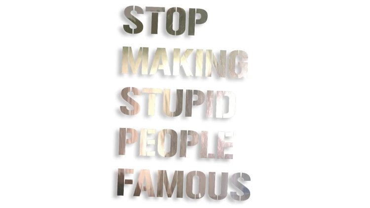 naklejka stop making stupid people famous chrom.jpg