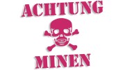 naklejka achtung minen czaszka rozowa.jpg