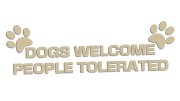 naklejka-dogs-welcome-people-tolerated-bezowa.jpg