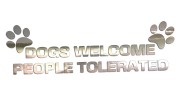 naklejka-dogs-welcome-people-tolerated-chrom.jpg