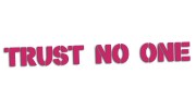 naklejka-trust-no-one-rozowa.jpg