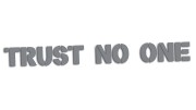 naklejka-trust-no-one-szara.jpg