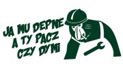 naklejka-janusz-nosacz-ja-mu-depne-a-ty-pacz-czy-dymi-ciemny-zielony.jpg