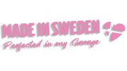 naklejka-made-in-sweden-perfected-in-my-garage-jasny-rozowy.jpg