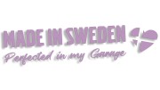 naklejka-made-in-sweden-perfected-in-my-garage-liliowa.jpg