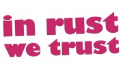 naklejka-in-rust-we-trust-rozowa.jpg